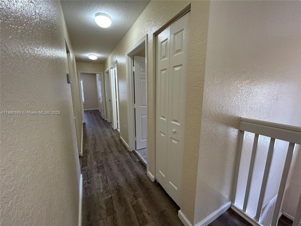 合同活跃: $3,650 (4 贝兹, 2 浴室, 2220 平方英尺)