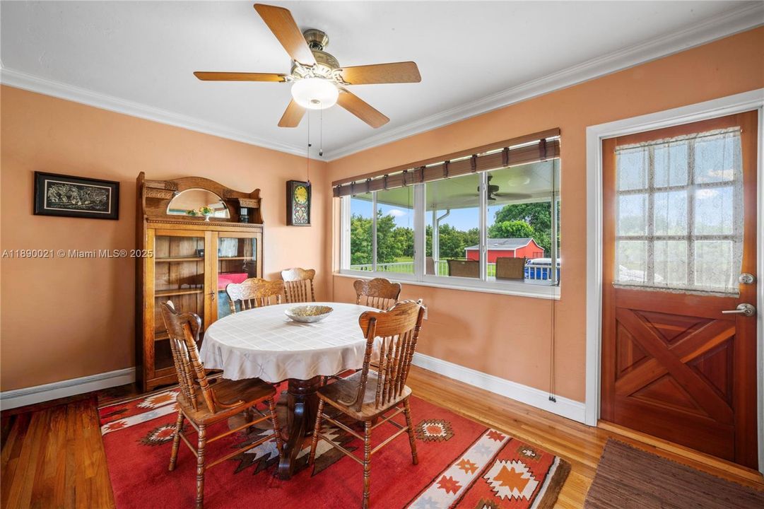 Recently Sold: $1,200,000 (2 beds, 1 baths, 2362 Square Feet)