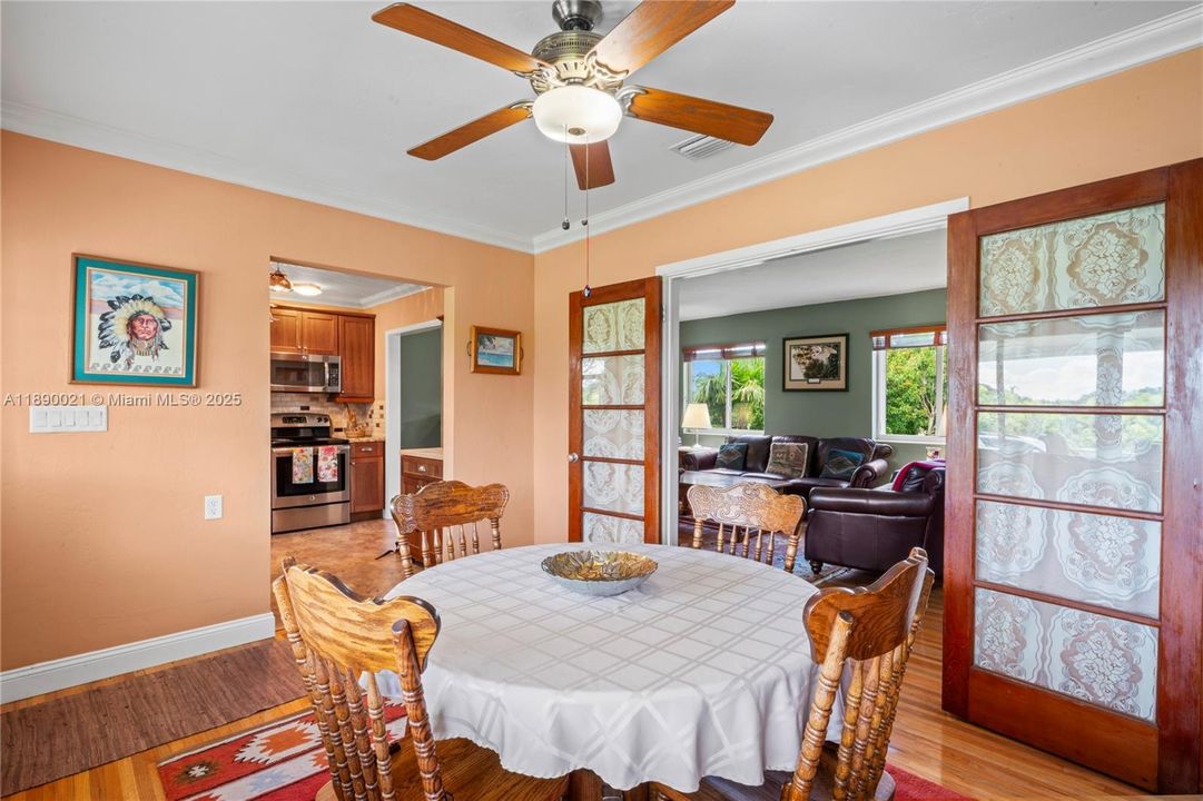 Recently Sold: $1,200,000 (2 beds, 1 baths, 2362 Square Feet)