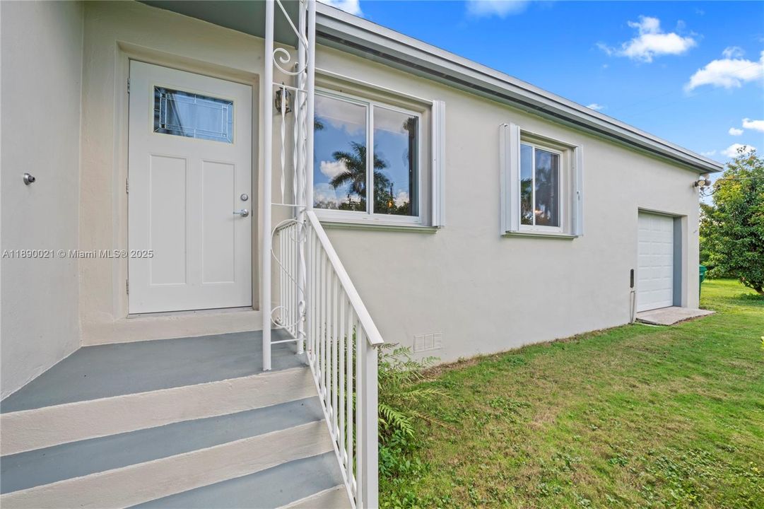 Recently Sold: $1,200,000 (2 beds, 1 baths, 2362 Square Feet)