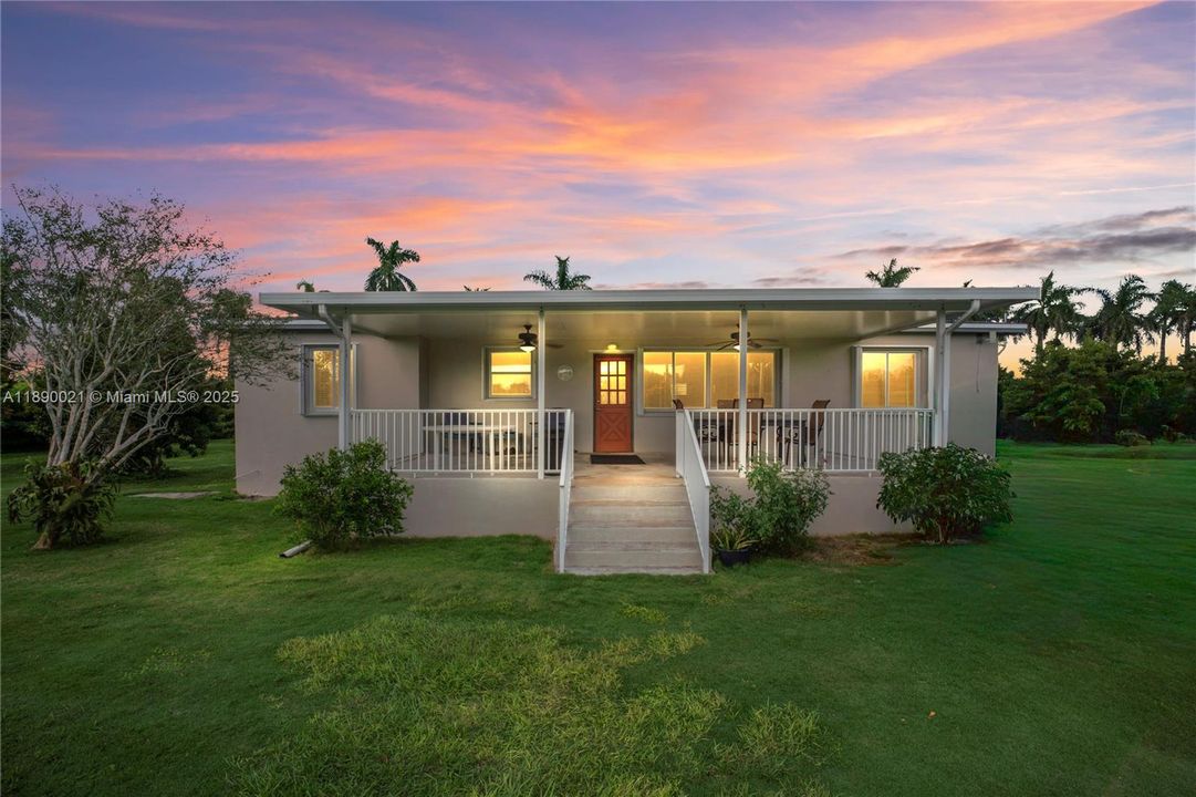 Recently Sold: $1,200,000 (2 beds, 1 baths, 2362 Square Feet)