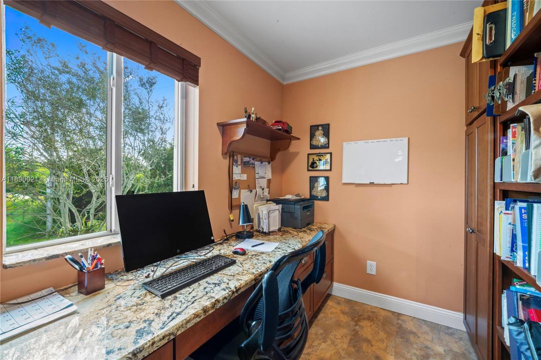 Recently Sold: $1,200,000 (2 beds, 1 baths, 2362 Square Feet)