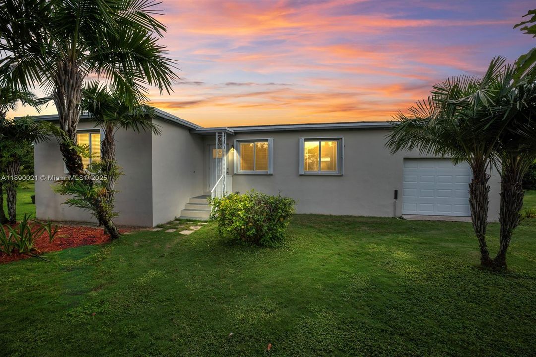 Recently Sold: $1,200,000 (2 beds, 1 baths, 2362 Square Feet)