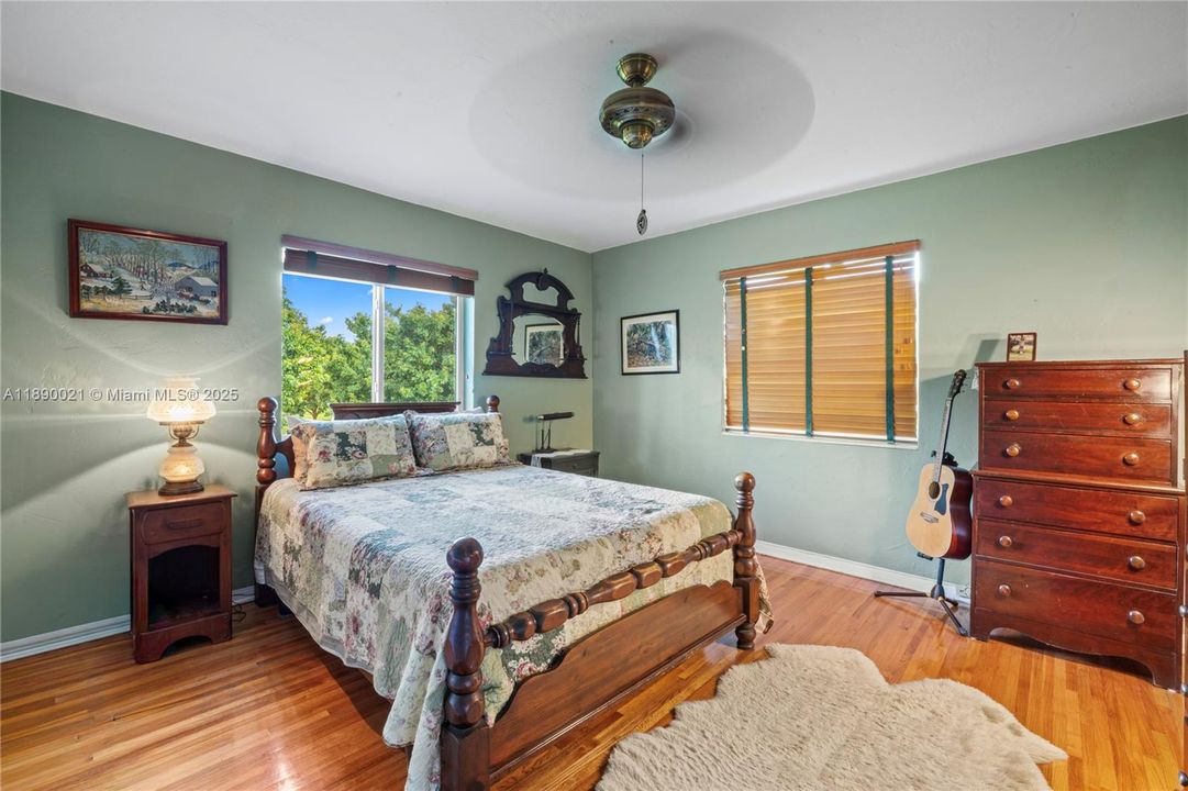 Recently Sold: $1,200,000 (2 beds, 1 baths, 2362 Square Feet)