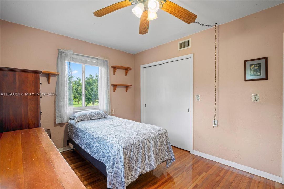 Recently Sold: $1,200,000 (2 beds, 1 baths, 2362 Square Feet)