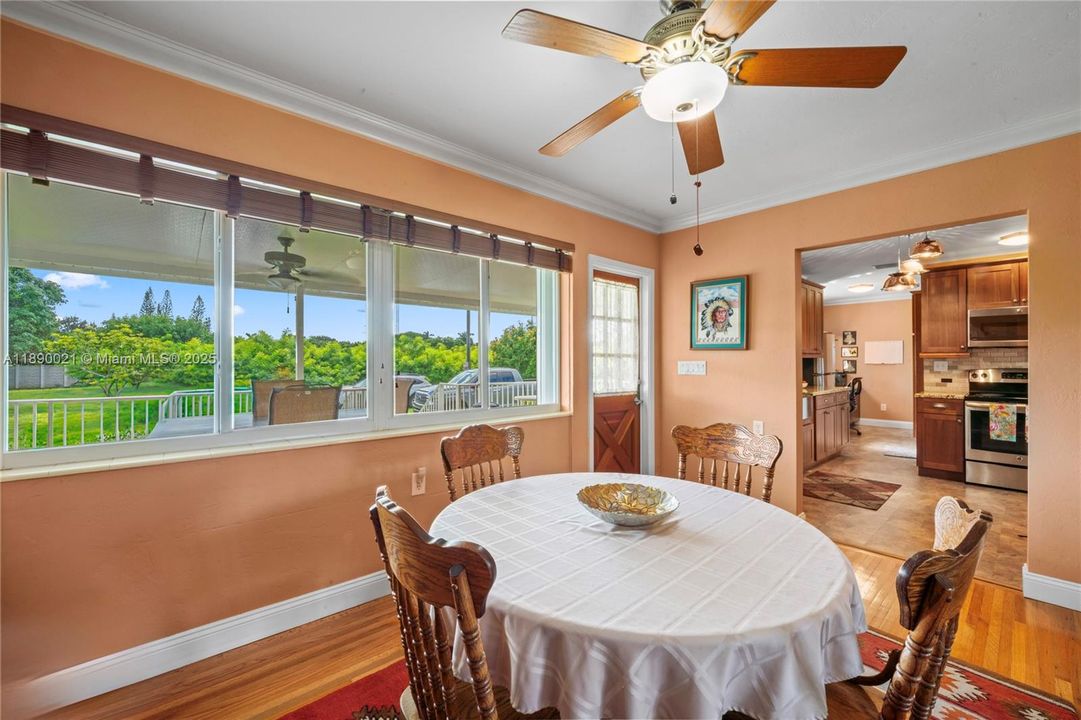 Recently Sold: $1,200,000 (2 beds, 1 baths, 2362 Square Feet)