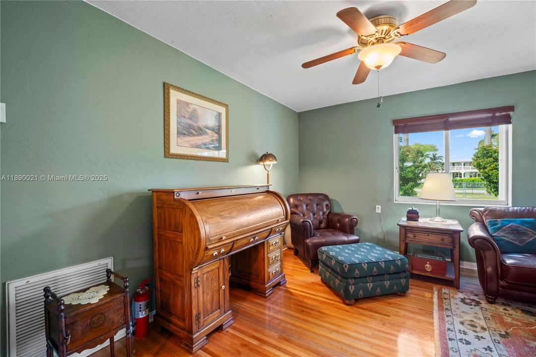 Recently Sold: $1,200,000 (2 beds, 1 baths, 2362 Square Feet)