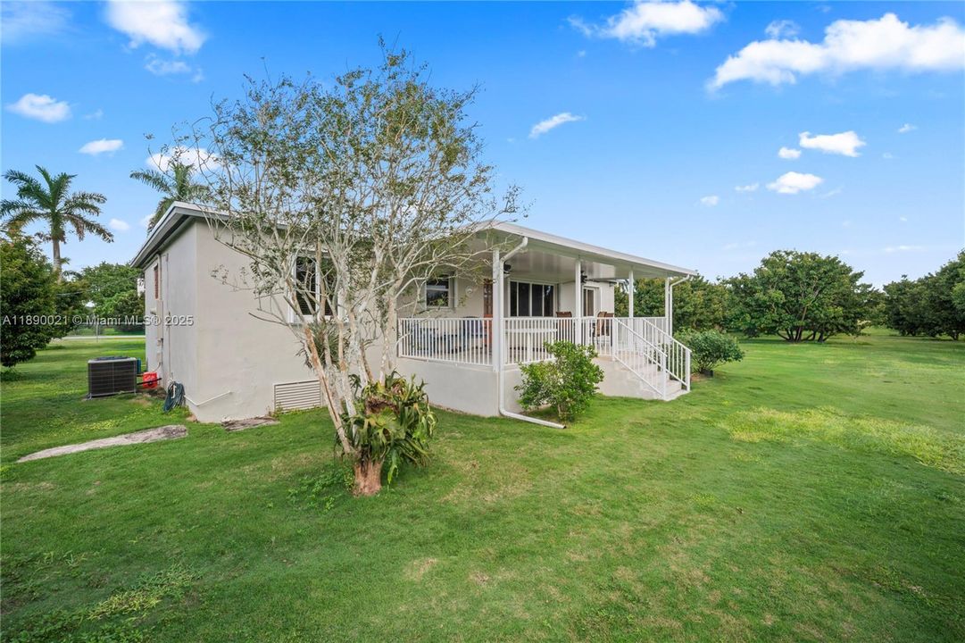 Recently Sold: $1,200,000 (2 beds, 1 baths, 2362 Square Feet)