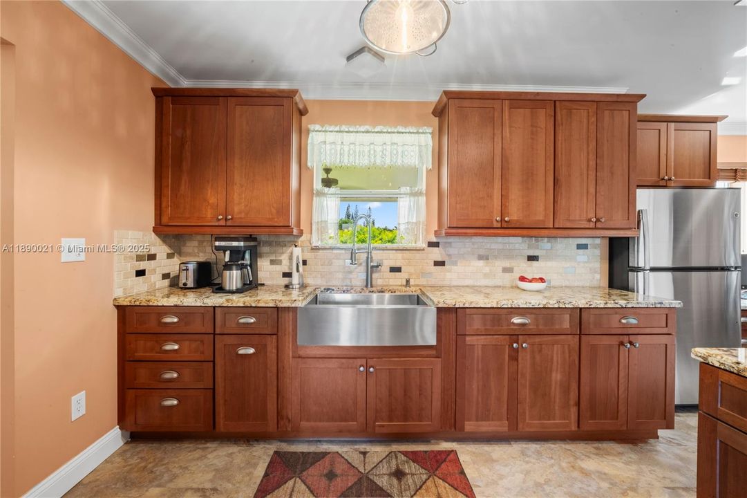 Recently Sold: $1,200,000 (2 beds, 1 baths, 2362 Square Feet)