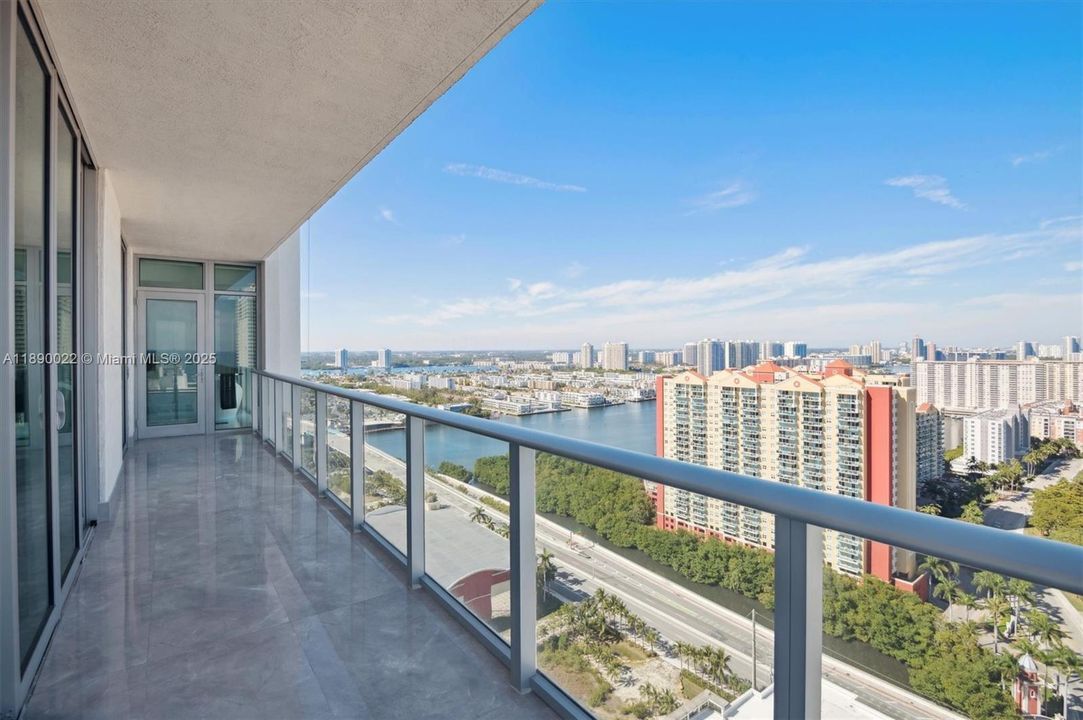 Wrap Around Balcony (1,011SF) w/ Penthouse Views of the Ocean, Intracoastal & City Skyline & More!