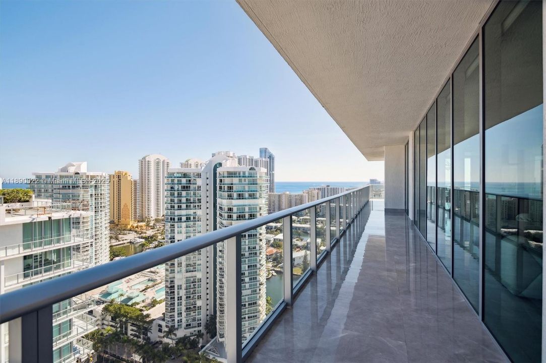 Wrap Around Balcony (1,011SF) w/ Penthouse Views of the Ocean, Intracoastal & City Skyline & More!