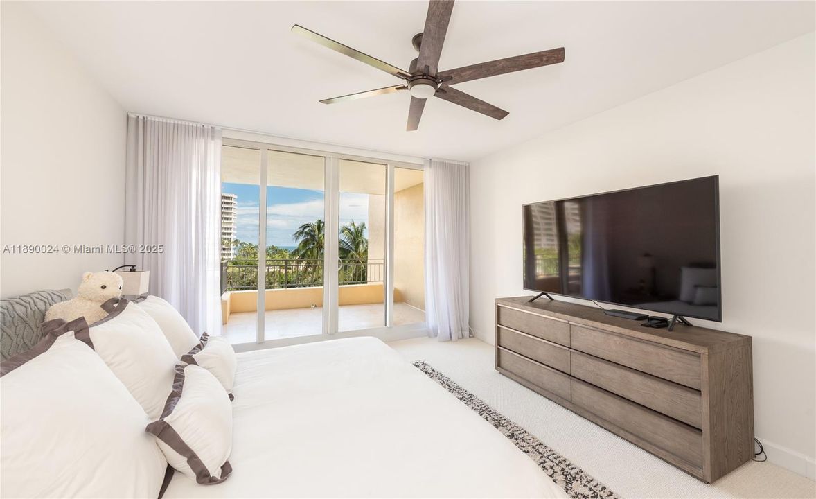 Activo con contrato: $3,850,000 (3 camas, 3 baños, 2510 Pies cuadrados)