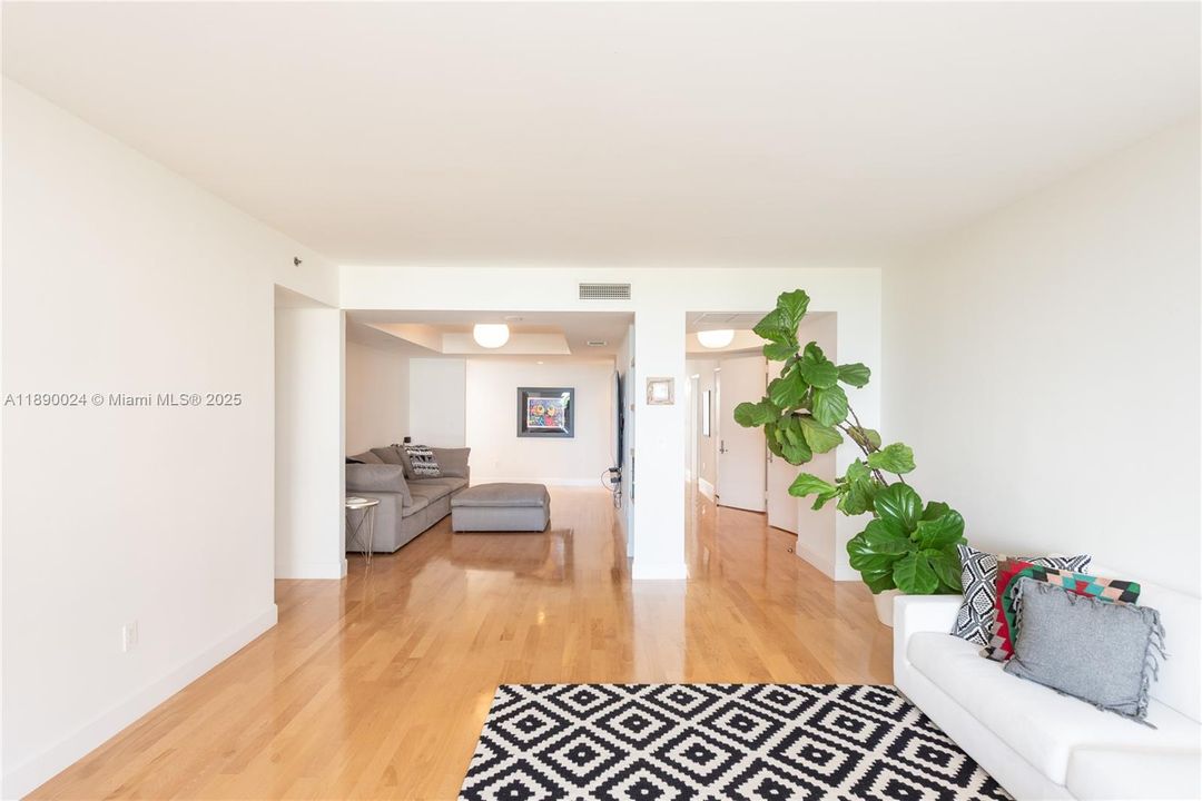 Activo con contrato: $3,850,000 (3 camas, 3 baños, 2510 Pies cuadrados)