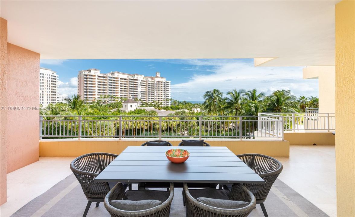 Activo con contrato: $3,850,000 (3 camas, 3 baños, 2510 Pies cuadrados)