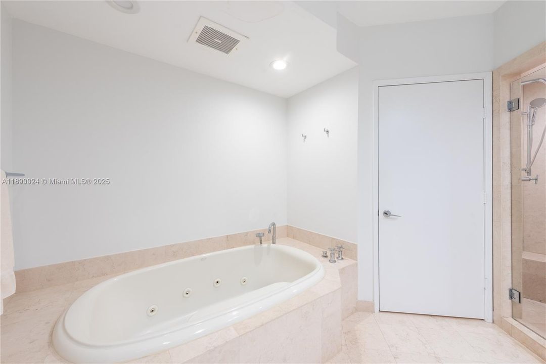 Activo con contrato: $3,850,000 (3 camas, 3 baños, 2510 Pies cuadrados)