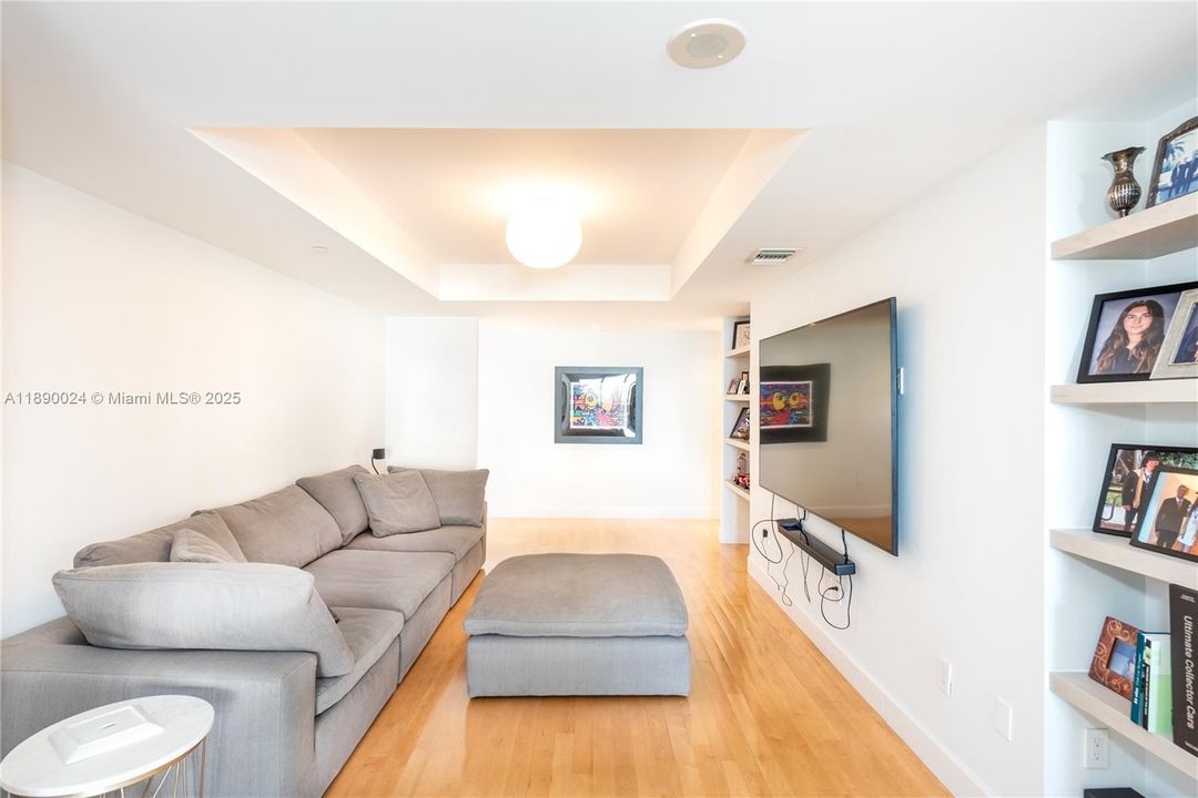 Activo con contrato: $3,850,000 (3 camas, 3 baños, 2510 Pies cuadrados)