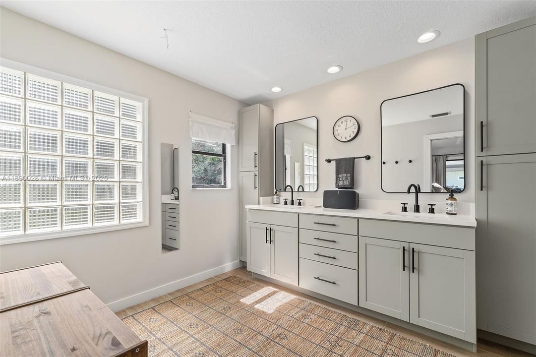 Recently Sold: $675,000 (4 beds, 3 baths, 2475 Square Feet)