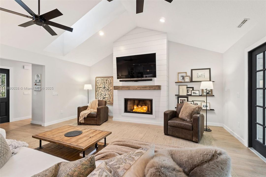 Recently Sold: $675,000 (4 beds, 3 baths, 2475 Square Feet)