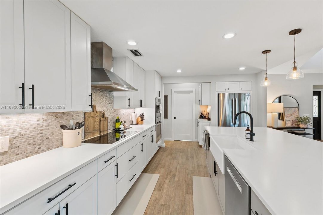 Recently Sold: $675,000 (4 beds, 3 baths, 2475 Square Feet)