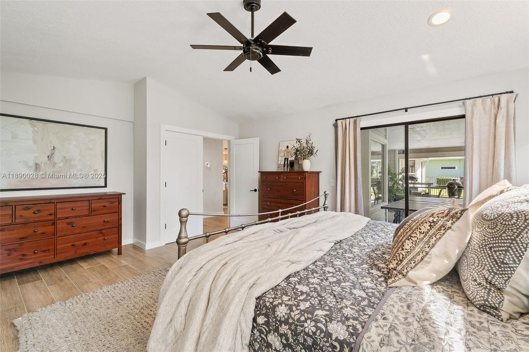 Recently Sold: $675,000 (4 beds, 3 baths, 2475 Square Feet)