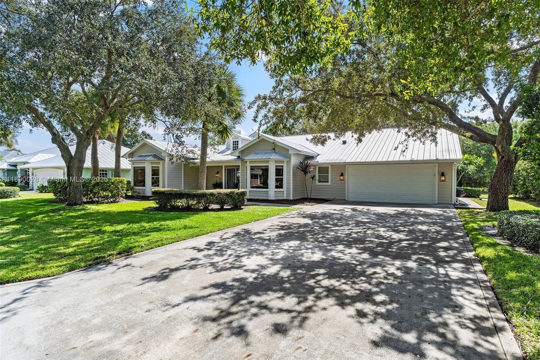 Recently Sold: $675,000 (4 beds, 3 baths, 2475 Square Feet)