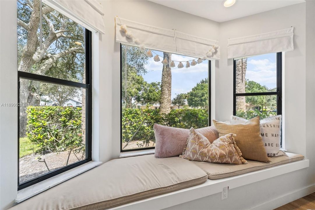 Recently Sold: $675,000 (4 beds, 3 baths, 2475 Square Feet)