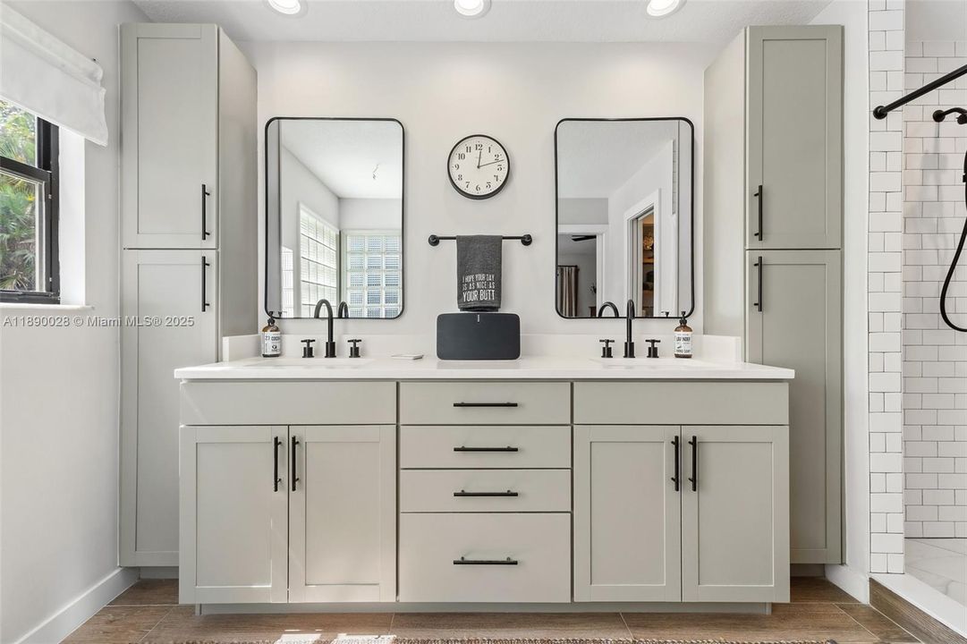 Recently Sold: $675,000 (4 beds, 3 baths, 2475 Square Feet)