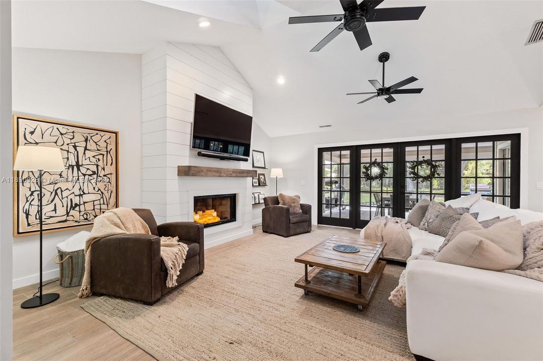 Recently Sold: $675,000 (4 beds, 3 baths, 2475 Square Feet)