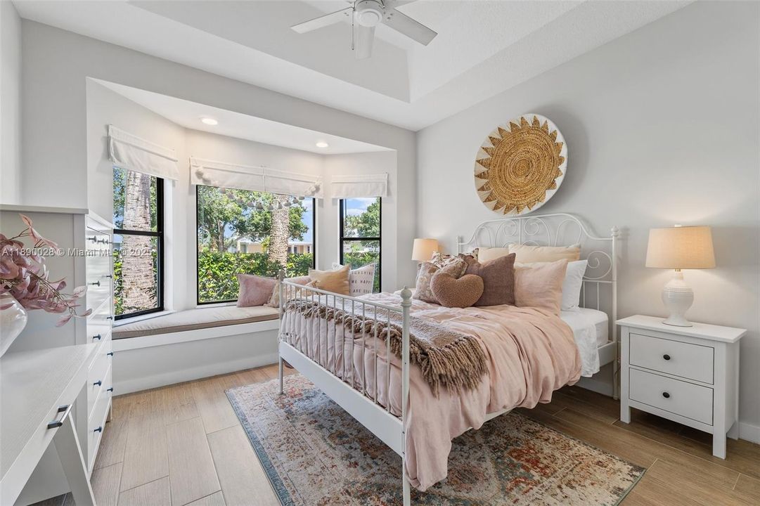 Recently Sold: $675,000 (4 beds, 3 baths, 2475 Square Feet)