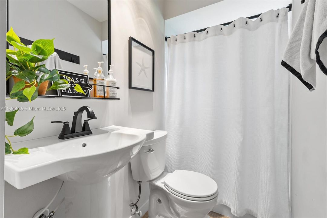 Recently Sold: $675,000 (4 beds, 3 baths, 2475 Square Feet)