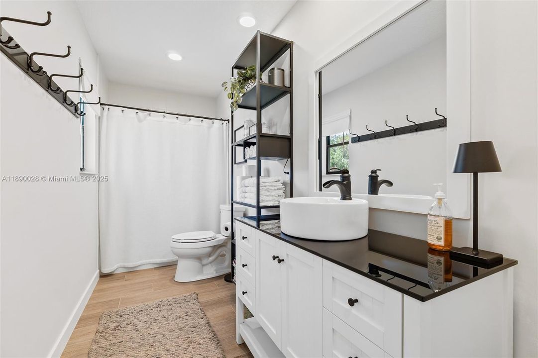 Recently Sold: $675,000 (4 beds, 3 baths, 2475 Square Feet)