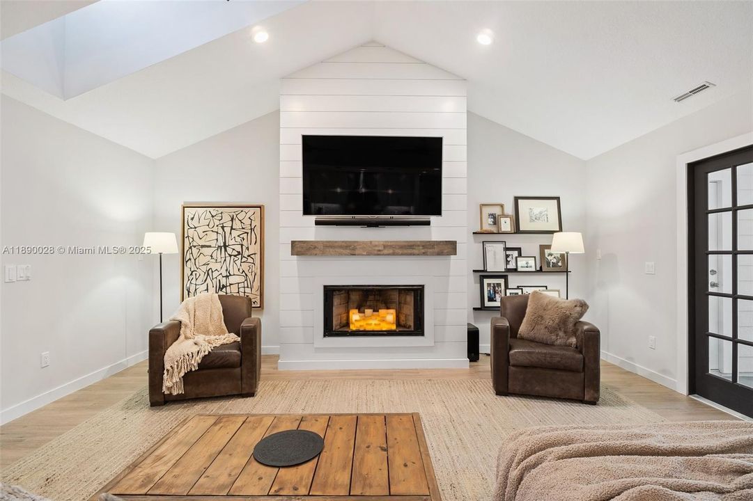 Recently Sold: $675,000 (4 beds, 3 baths, 2475 Square Feet)