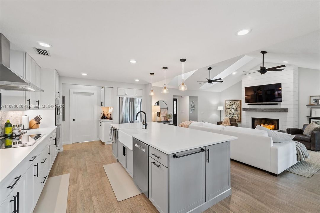 Recently Sold: $675,000 (4 beds, 3 baths, 2475 Square Feet)