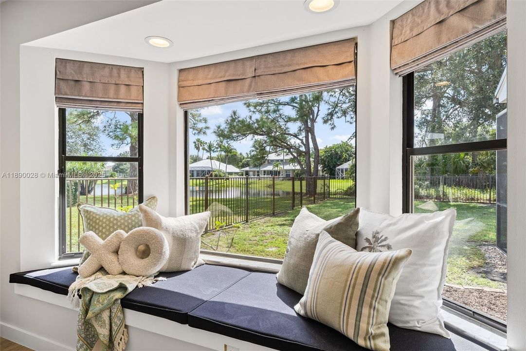 Recently Sold: $675,000 (4 beds, 3 baths, 2475 Square Feet)