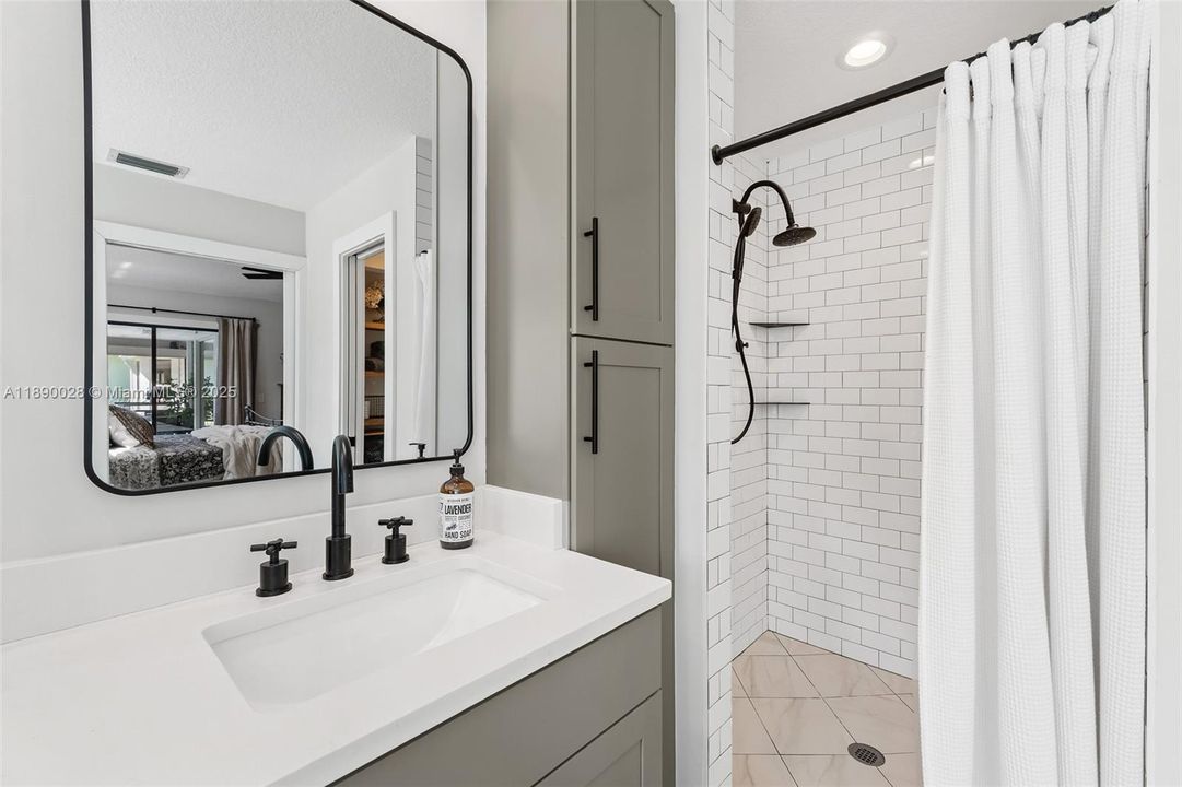 Recently Sold: $675,000 (4 beds, 3 baths, 2475 Square Feet)