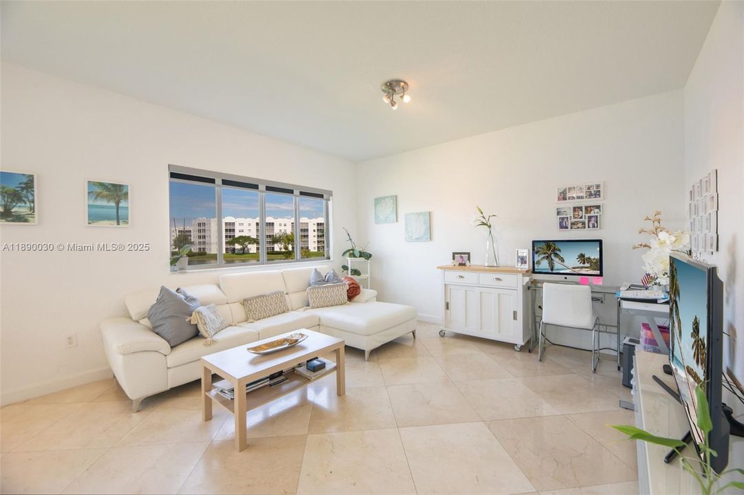 На продажу: $760,000 (3 спален, 2 ванн, 2490 Квадратных фут)