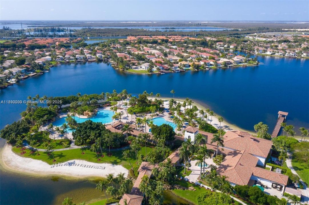 На продажу: $760,000 (3 спален, 2 ванн, 2490 Квадратных фут)