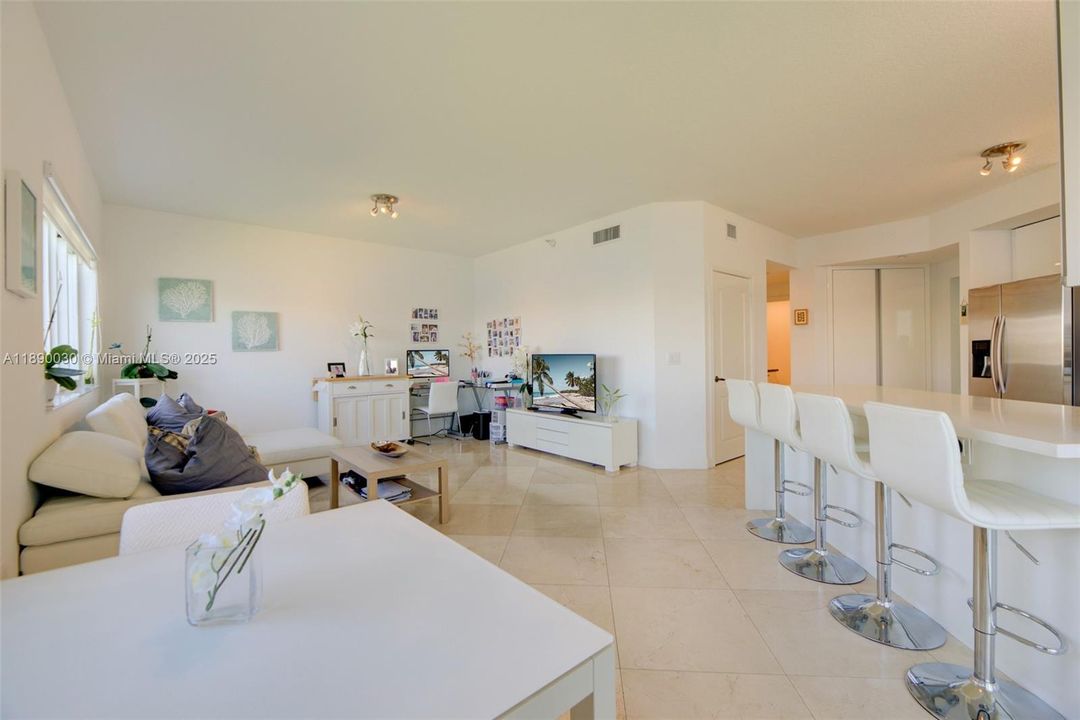 На продажу: $760,000 (3 спален, 2 ванн, 2490 Квадратных фут)