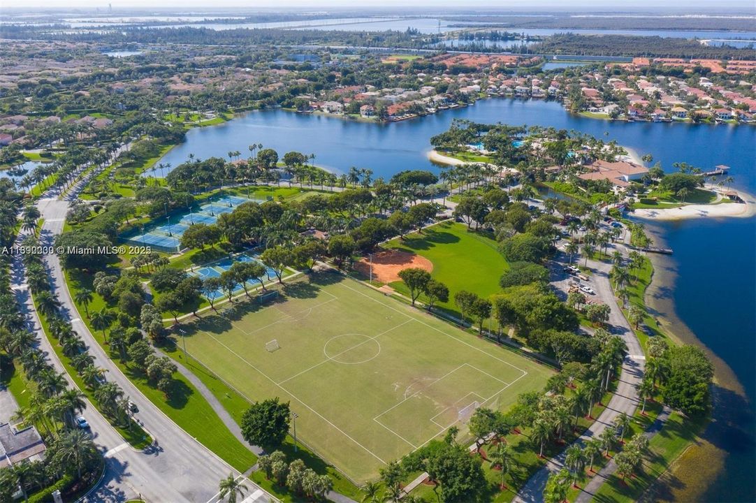 На продажу: $760,000 (3 спален, 2 ванн, 2490 Квадратных фут)