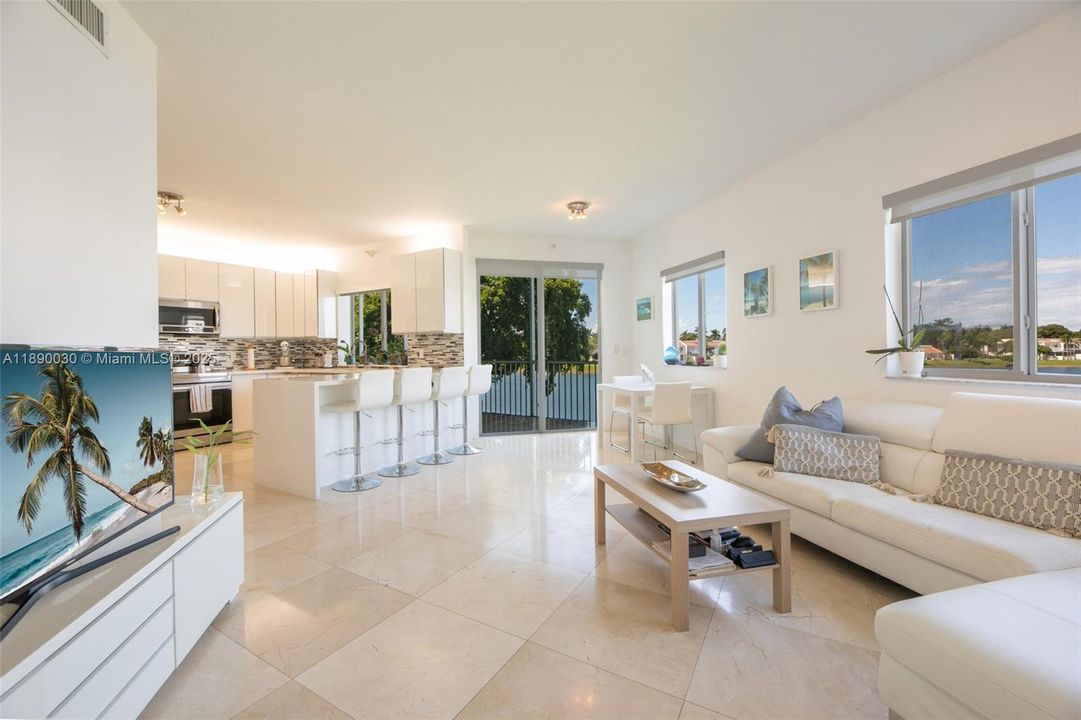 На продажу: $760,000 (3 спален, 2 ванн, 2490 Квадратных фут)