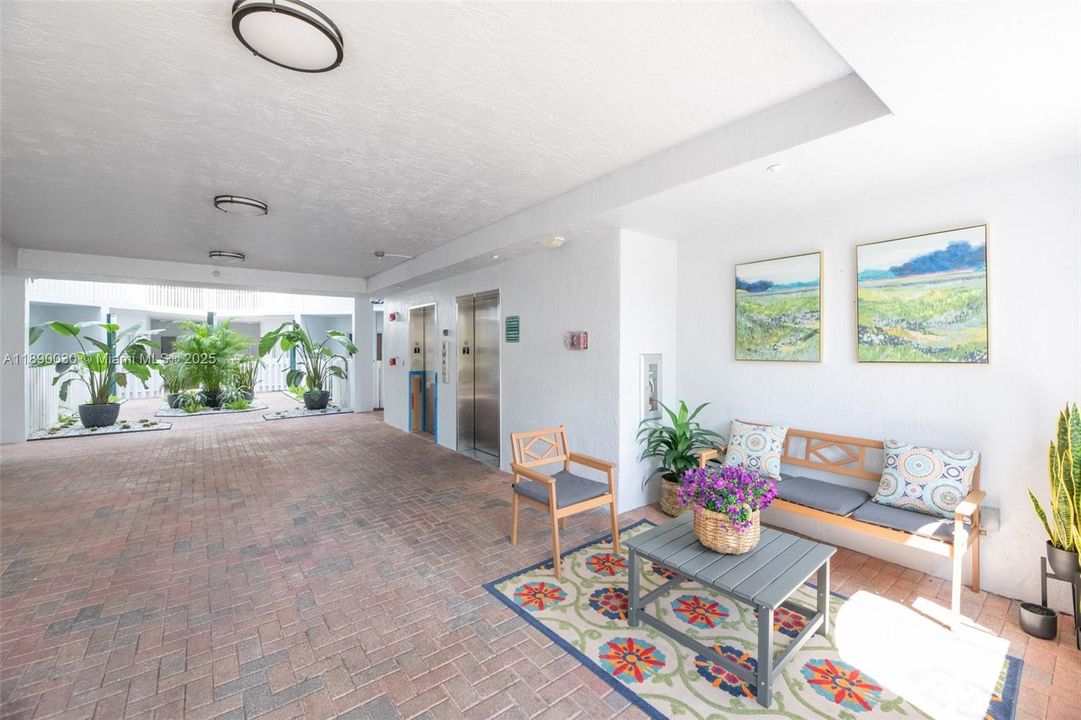 На продажу: $760,000 (3 спален, 2 ванн, 2490 Квадратных фут)