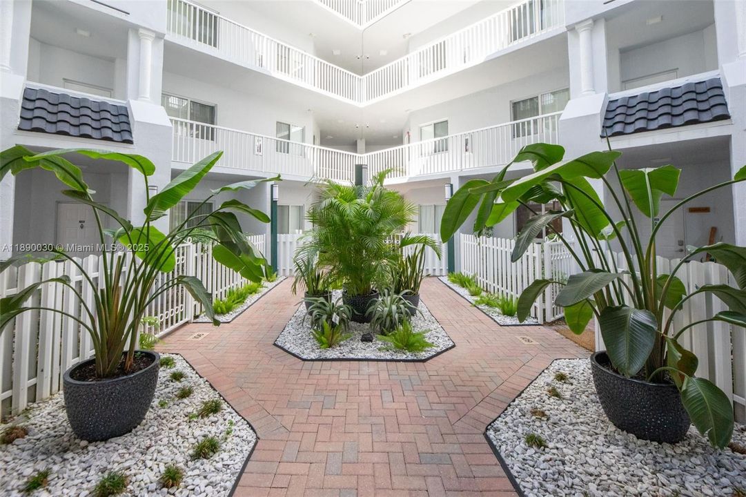 На продажу: $760,000 (3 спален, 2 ванн, 2490 Квадратных фут)