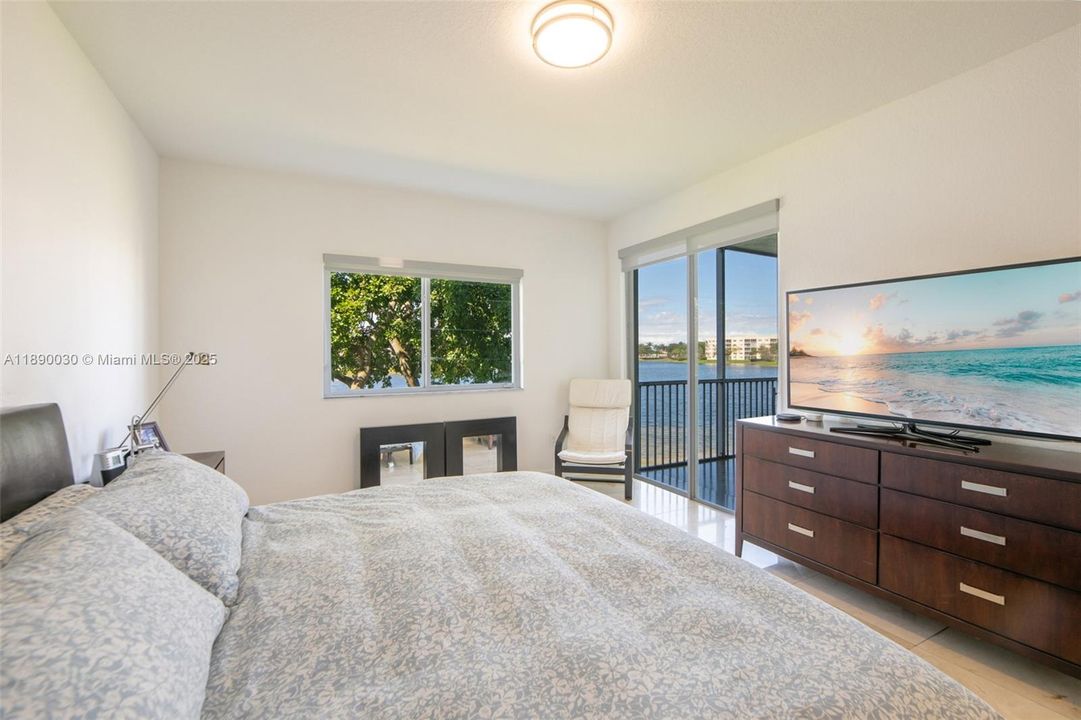 На продажу: $760,000 (3 спален, 2 ванн, 2490 Квадратных фут)