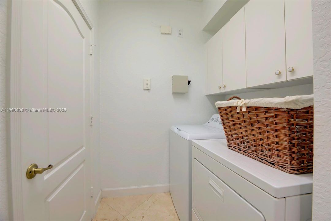 На продажу: $760,000 (3 спален, 2 ванн, 2490 Квадратных фут)