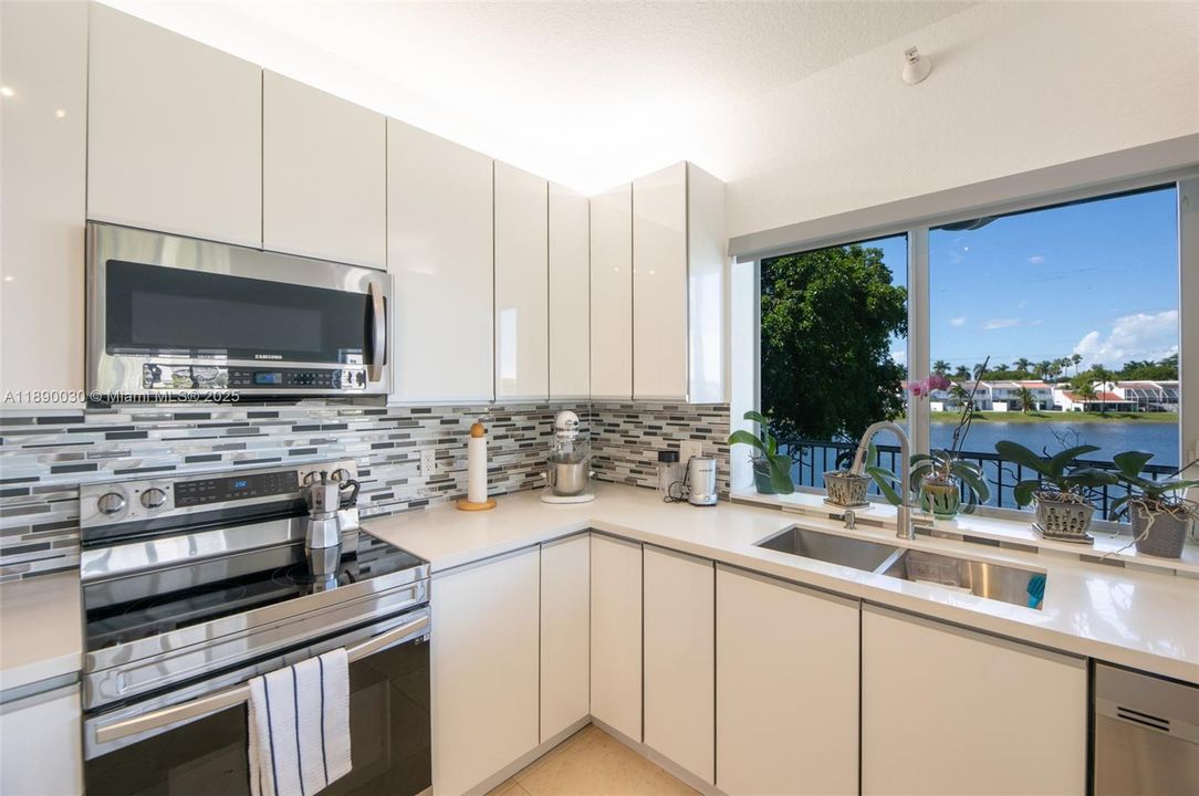 На продажу: $760,000 (3 спален, 2 ванн, 2490 Квадратных фут)