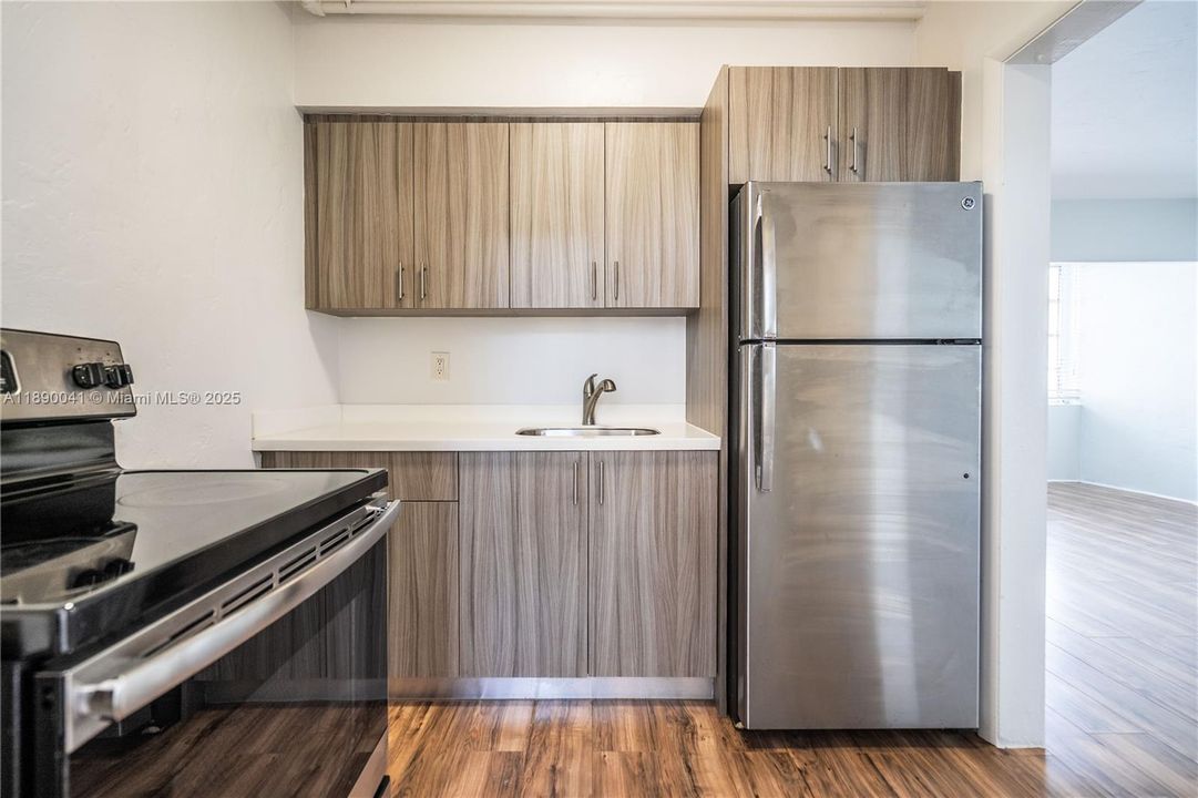 Active With Contract: $1,600 (0 beds, 1 baths, 550 Square Feet)