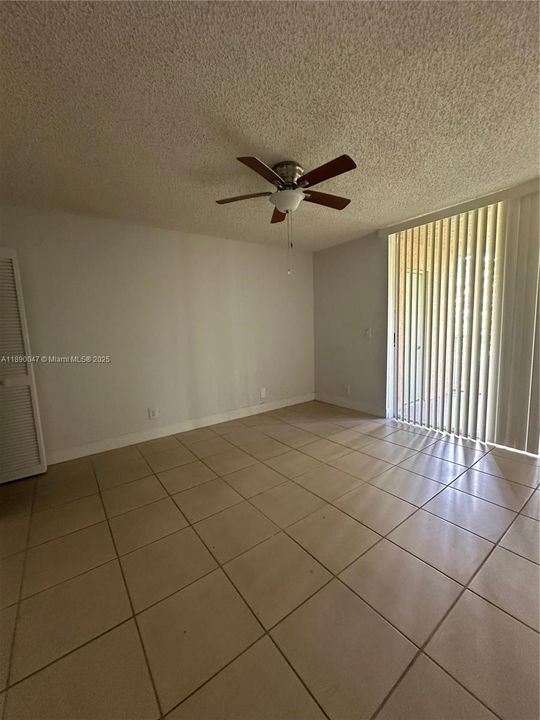 合同活跃: $1,550 (1 贝兹, 1 浴室, 820 平方英尺)