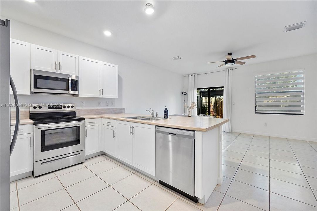 На продажу: $449,500 (3 спален, 2 ванн, 1587 Квадратных фут)