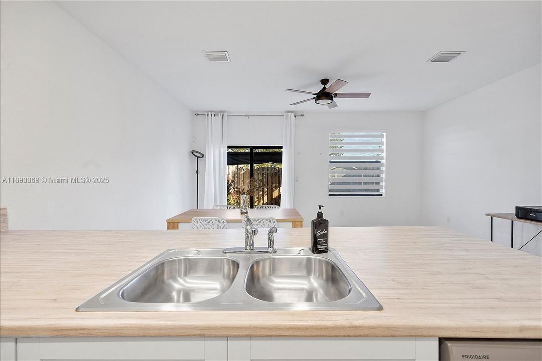 На продажу: $449,500 (3 спален, 2 ванн, 1587 Квадратных фут)