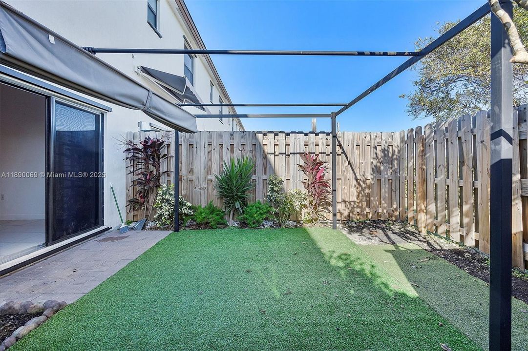 На продажу: $449,500 (3 спален, 2 ванн, 1587 Квадратных фут)